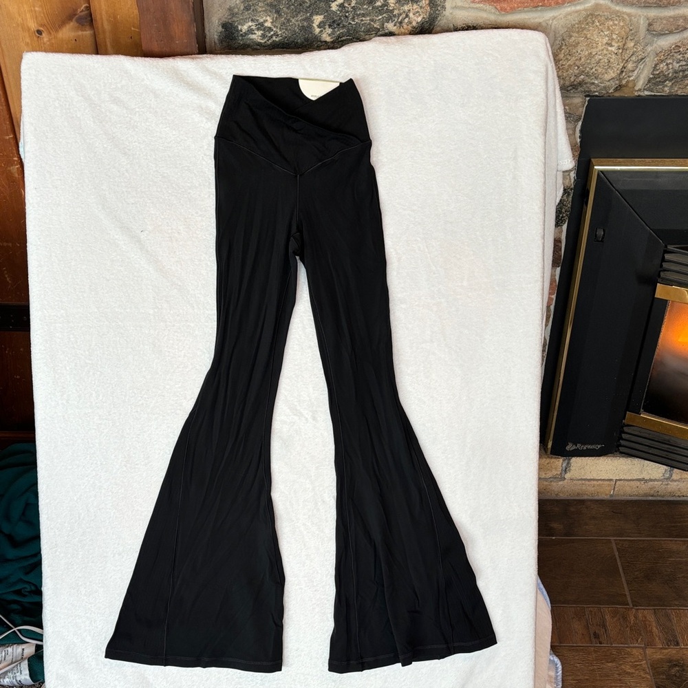 Aerie Black Hi-Rise flare xs-short